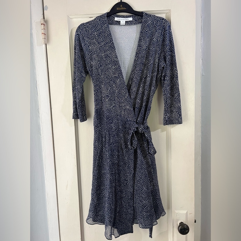 Diane Von Furstenberg Irina Wrap Chiffon Mini Dress 8 - Picture 4 of 13